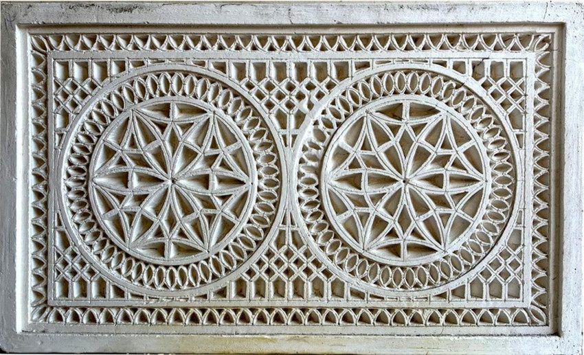 Rectangular gypsum panel with two eight-pointed rosettes in a lattice field